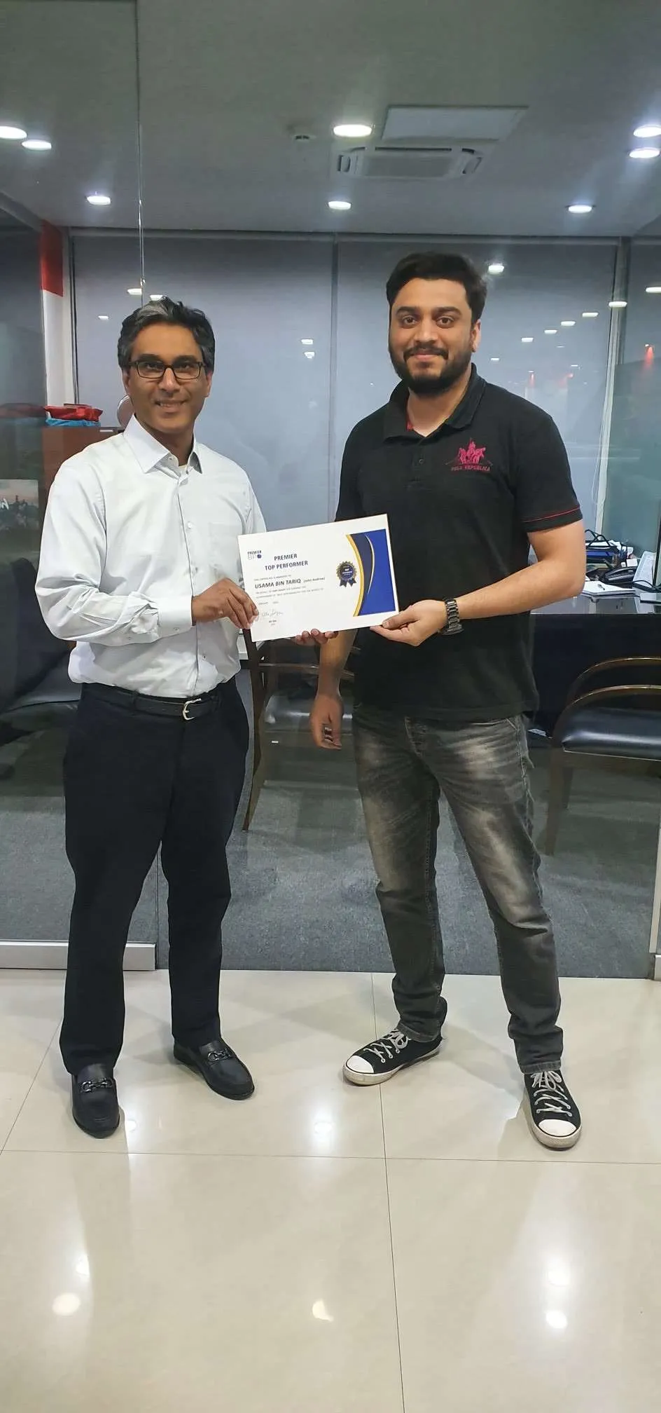 Premier CEO giving away certificate